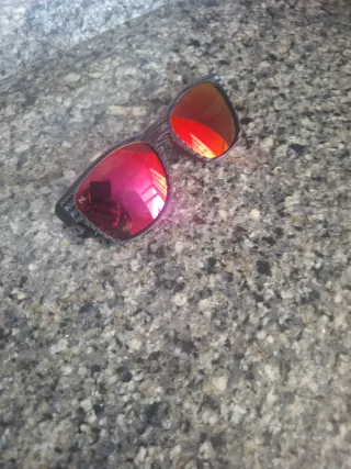 Gafas de Sol Hawkers Negras y Rojas
