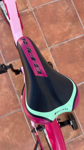 Bicicleta niña rosa con cesta