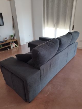 Sofá chaise longue gris oscuro con almacenaje