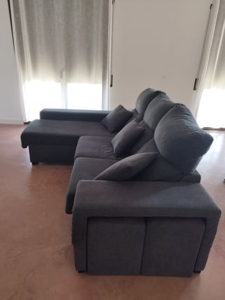 Sofá chaise longue gris oscuro con almacenaje