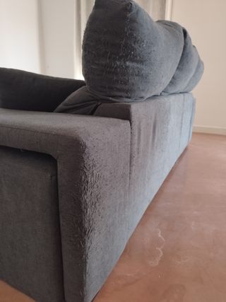 Sofá chaise longue gris oscuro con almacenaje