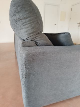 Sofá chaise longue gris oscuro con almacenaje
