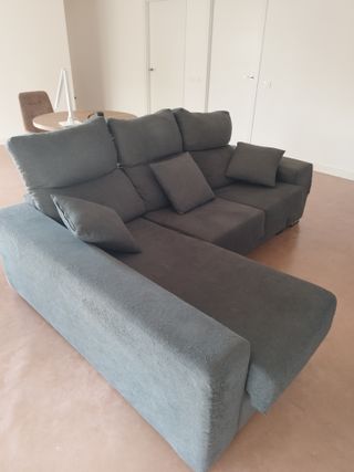 Sofá chaise longue gris oscuro con almacenaje