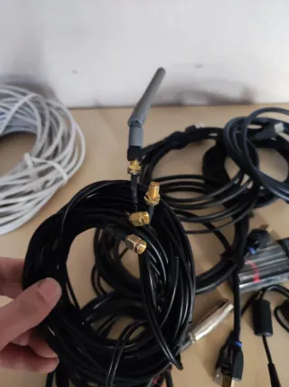 Lote de Cables y Adaptadores Varios