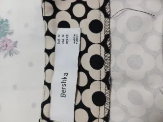 Falda Bershka estampada botones