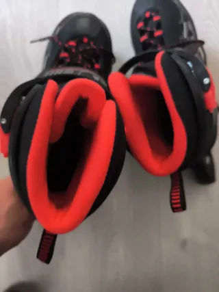 Patines en línea negros y rojos talla 41