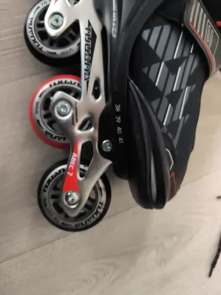 Patines en línea negros y rojos talla 41
