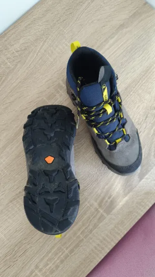 Botas de montaña Quechua niño talla 35