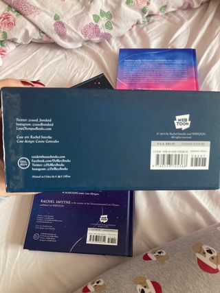 Lore Olympus 3-Book Boxed Set Volumes 1-3 Inglese