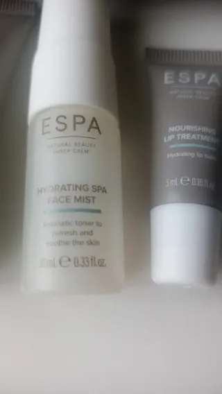Neceser Giorgio Armani con productos ESPA