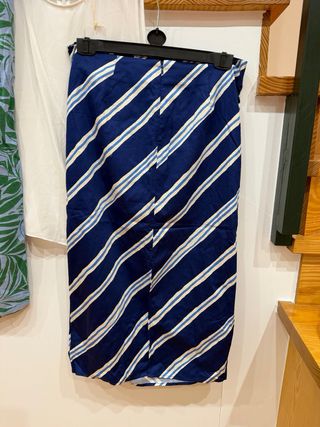 Cápsula 4 prendas: pantalón, falda, blusa, camiset