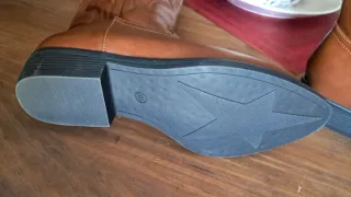 Botas de mujer marrones.