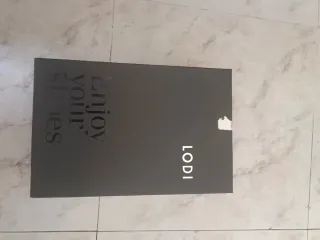 Zapatos de ante negros con lazo dorado talla 37