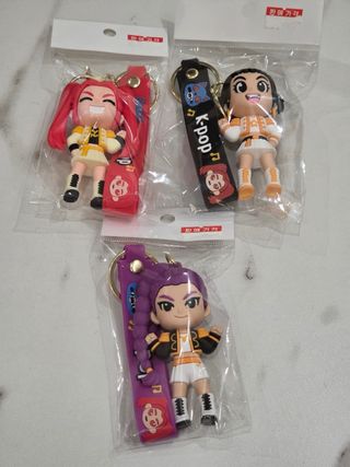 Llaveros K-pop Demon Hunters comprados en Corea