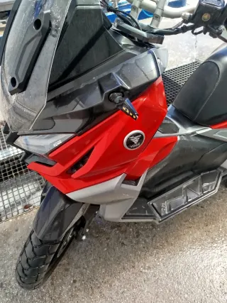 Vogue SR1 ADV Maxi Scooter Automática