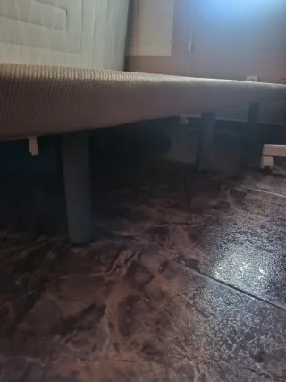 Base tapizada 135x190 cm + 7 patas