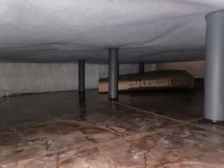 Base tapizada 135x190 cm + 7 patas