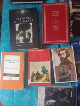 Lote de libros 1 x 3 euros, 3 x 5 euros.