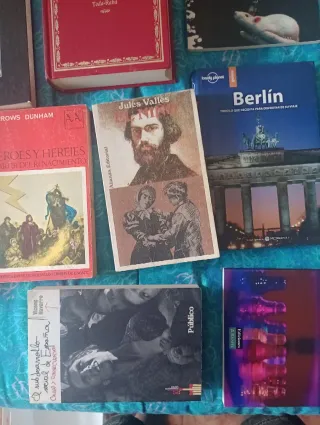 Lote de libros 1 x 3 euros, 3 x 5 euros.