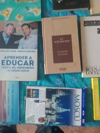 Lote de libros 1 x 3 euros, 3 x 5 euros.