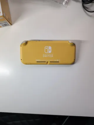 Nintendo Switch Lite Amarillo