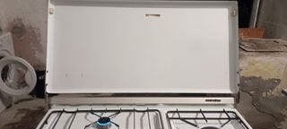Cocina de gas blanca de botano