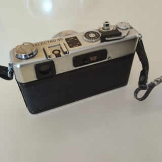 Yashica Electro 35 GSN + flash y funda