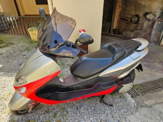 Yamaha Majesty Plata Maxi-Scooter