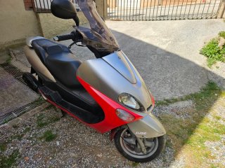 Yamaha Majesty Plata Maxi-Scooter