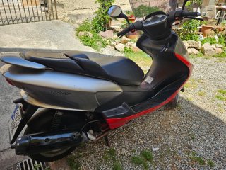 Yamaha Majesty Plata Maxi-Scooter