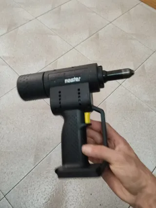 Remachadora Wurth a batería