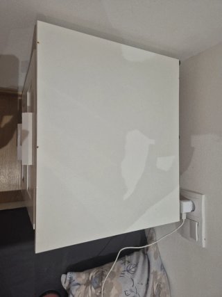 2 mesitas de noche de madera blancas