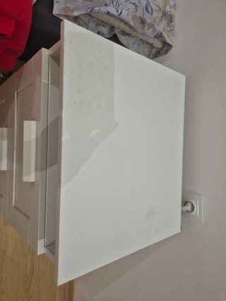 2 mesitas de noche de madera blancas