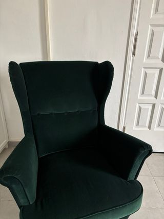 Sillón orejero terciopelo verde