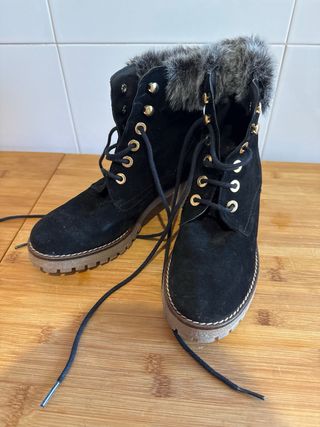 Botines negros pelo suela goma talla 38
