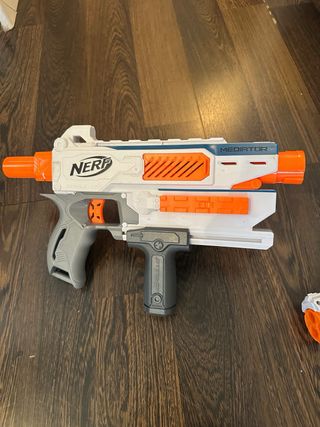 2 Pistolas Nerf Mediator con Munición