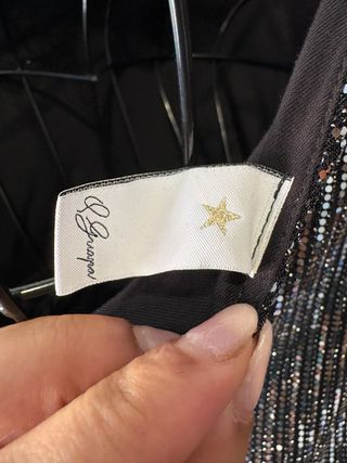 Vestido prateado de um ombro só