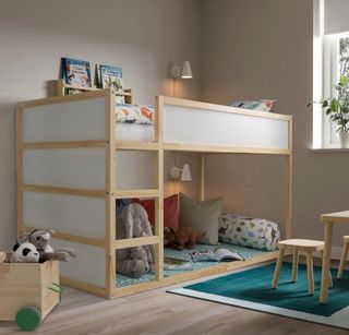 Litera Kura Ikea Madera Blanca. Incluye un somier.