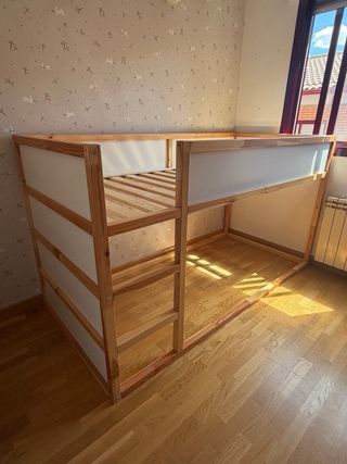 Litera Kura Ikea Madera Blanca. Incluye un somier.