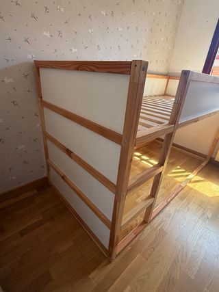 Litera Kura Ikea Madera Blanca. Incluye un somier.