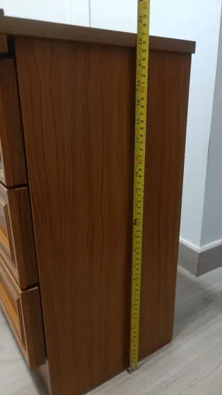 Mesita de noche de madera