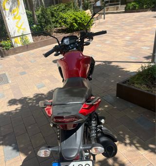 Yamaha YS 125 Moto Negra/Roja