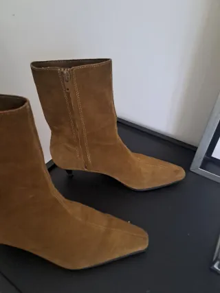 Botines ante, puntiagudo.