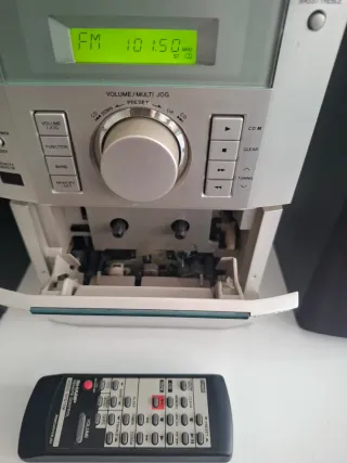 Minicadena Sharp XL-530 CD/Cassette/Radio 28e