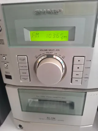Minicadena Sharp XL-530 CD/Cassette/Radio 28e