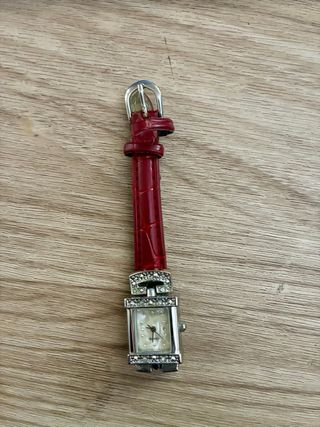 Reloj de aguja fino de mujer con pedrería