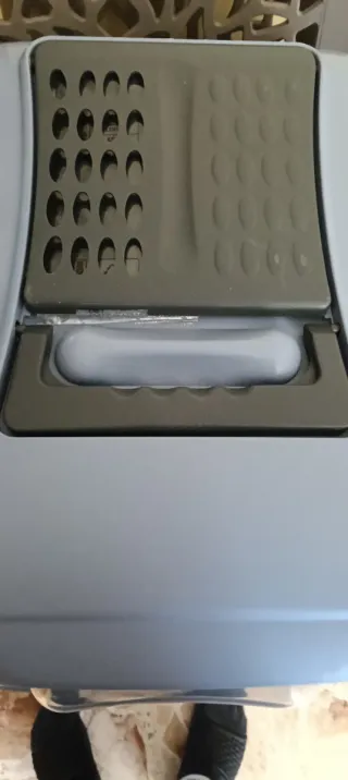 Lettiera per gatti chiusa con filtro