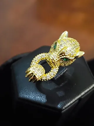 Anello pantera con zirconi e smeraldo
