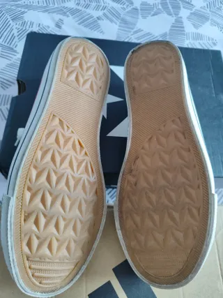 Zapatillas Verano Blancas con Detalles Rojos