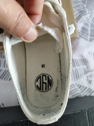 Zapatillas Verano Blancas con Detalles Rojos